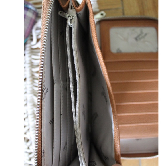 (2) Preowned Wallets Peacock Plaid Karma and Thirty One Textured Cork - Picture 7 of 8